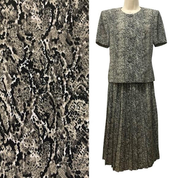 Leslie Fay Dresses & Skirts - Vintage Snake Skin Print Leslie Fay Skirt Set Two Piece Size 8 Top Skirt 80’s
